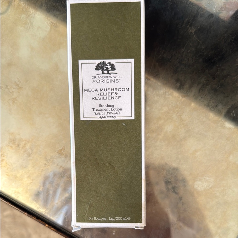 Origins Mega-Mushroom Relief & Resilience Treatment Lotion - Green